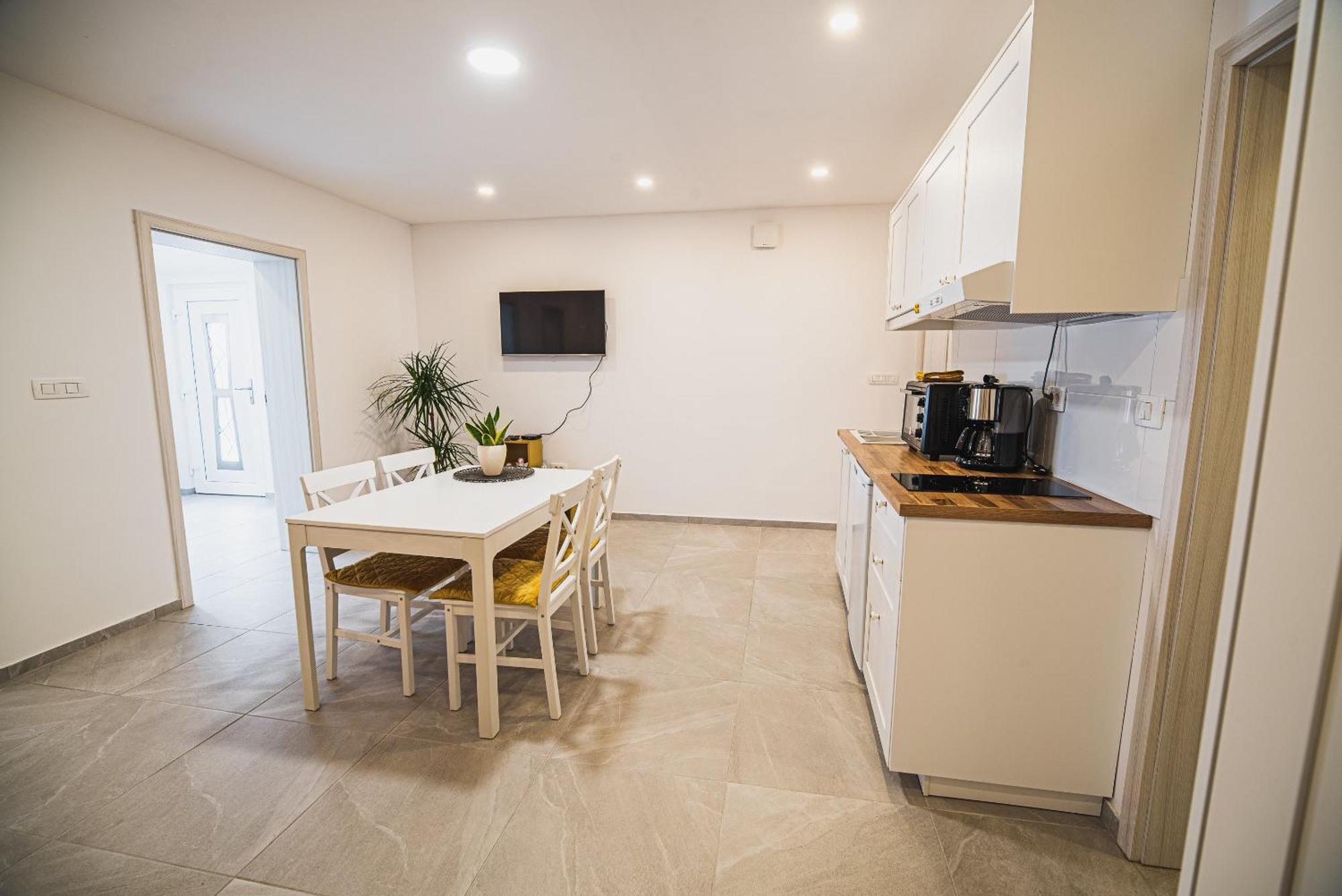 Gotar Apartment With Garden Kobarid Exteriör bild
